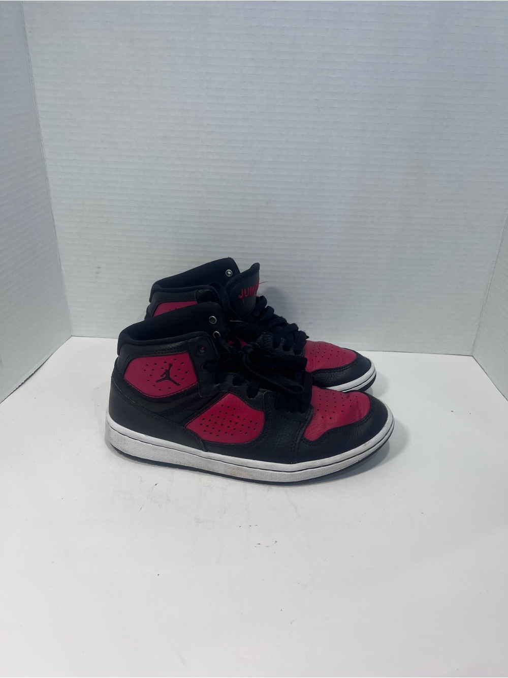 Nike Kids Mid-Top Sneakers in Black & Red